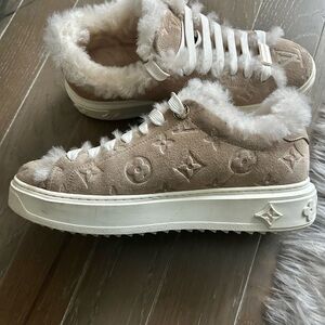 Louie Vuitton suede and fur lined sneakers with logo in a cream color , size 6